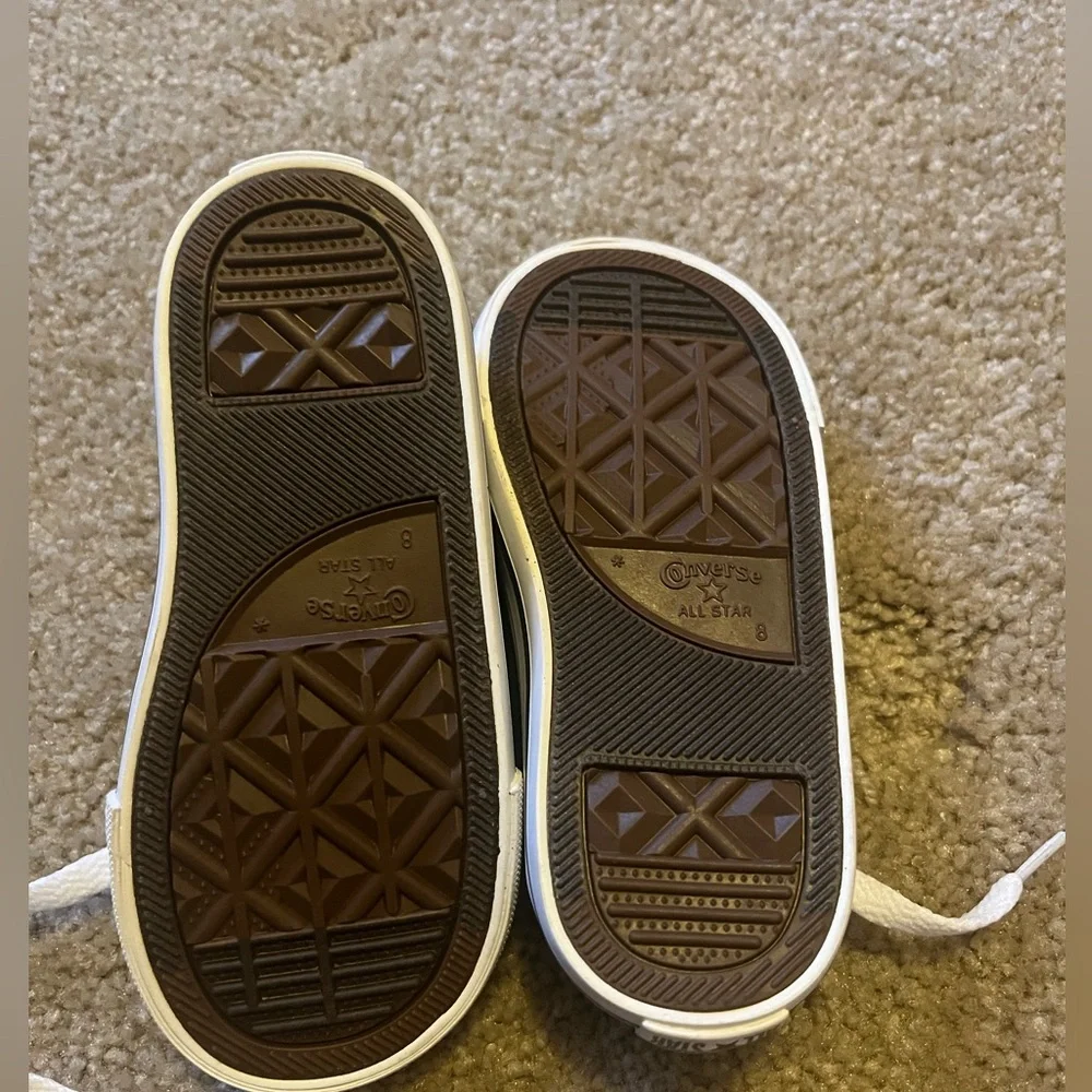 Toddler Converse Sneakers NWOT - Picture 4 of 4